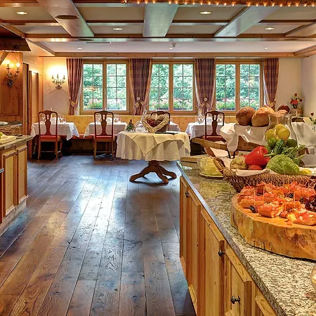 斯尔瑞特塔公园酒店 酒店